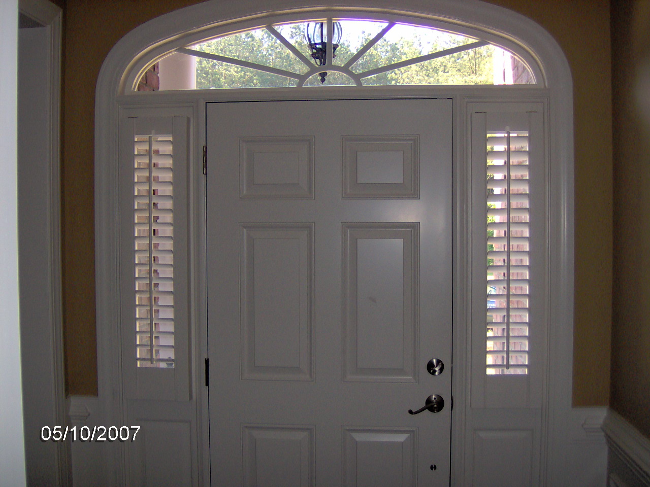 IDEAS FOR COVERING SIDELIGHT WINDOWS - BUZZLE WEB PORTAL